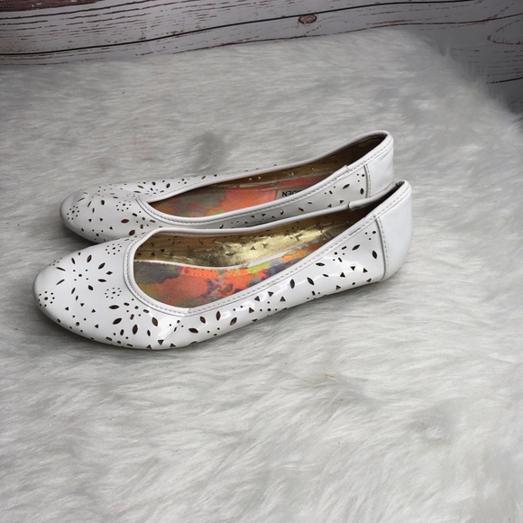 Steve Madden Girls Flats | Size 4 - Picture 3 of 7